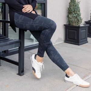 SPANX Look At Me Now Seamless Leggings Black Camo Size Small